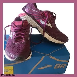Maroon Brooks in great used condition.